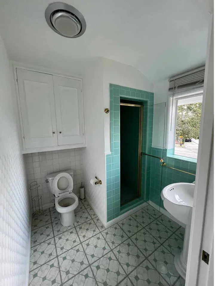 Shower remodel in Redwood City before remodeling