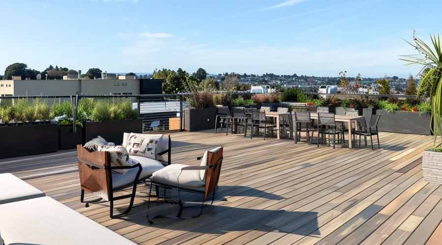 perfect outdoor deck in redwood city